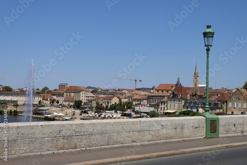 Le vieux pont sur la rivière Dordogne, ville Bergerac, département de la Dordogne, France