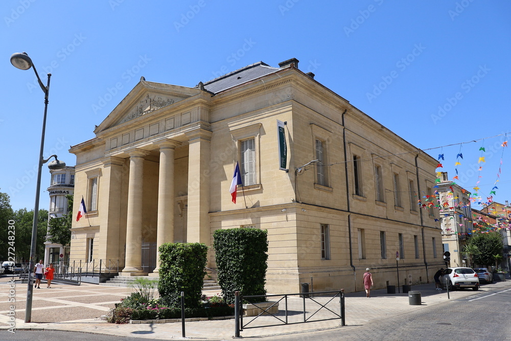 Fototapeta premium Le palais de justice, vue de l'extérieur, ville Bergerac, département de la Dordogne, France