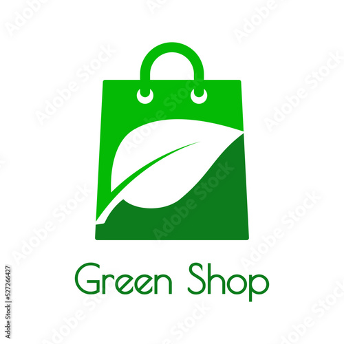 Logotipo con texto Green Shop con bolsa de la compra con hoja de planta en espacio negativo