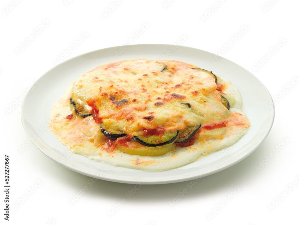  berenjenas  con tomate y bechamel al horno con queso. aubergines with tomato and bechamel baked with cheese.