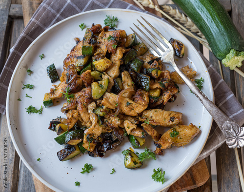 Fotografie Low carb chicken with roasted zucchini and red onions on a plate