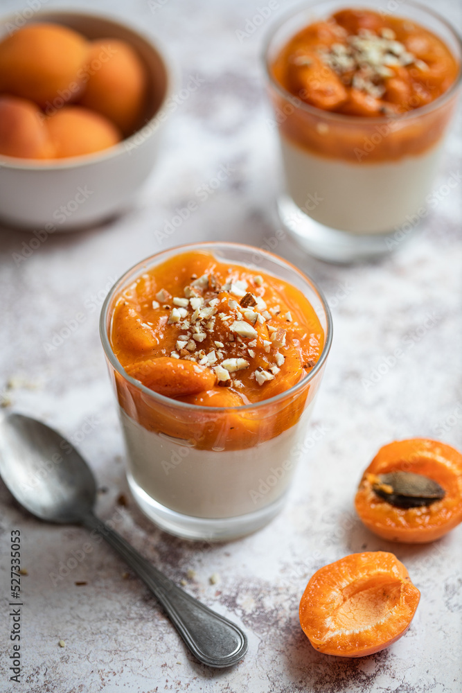 verrines de panna cotta fait maison vanille amande et abricots rotis verrines de panna cotta fait maison vanille amande et abricots rotis