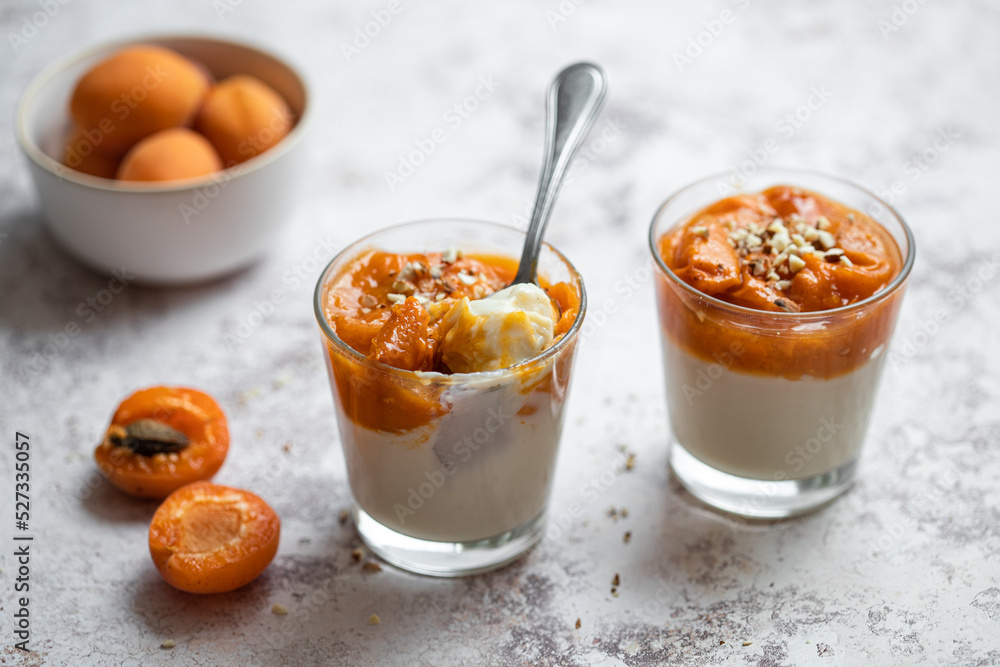verrines de panna cotta fait maison vanille amande et abricots rotis verrines de panna cotta fait maison vanille amande et abricots rotis