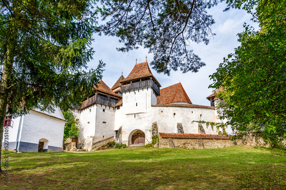 Obraz premium Fortified church in Viscri village, Brasov country, Transylvania, Romania; medieval saxon fortified evangelical church