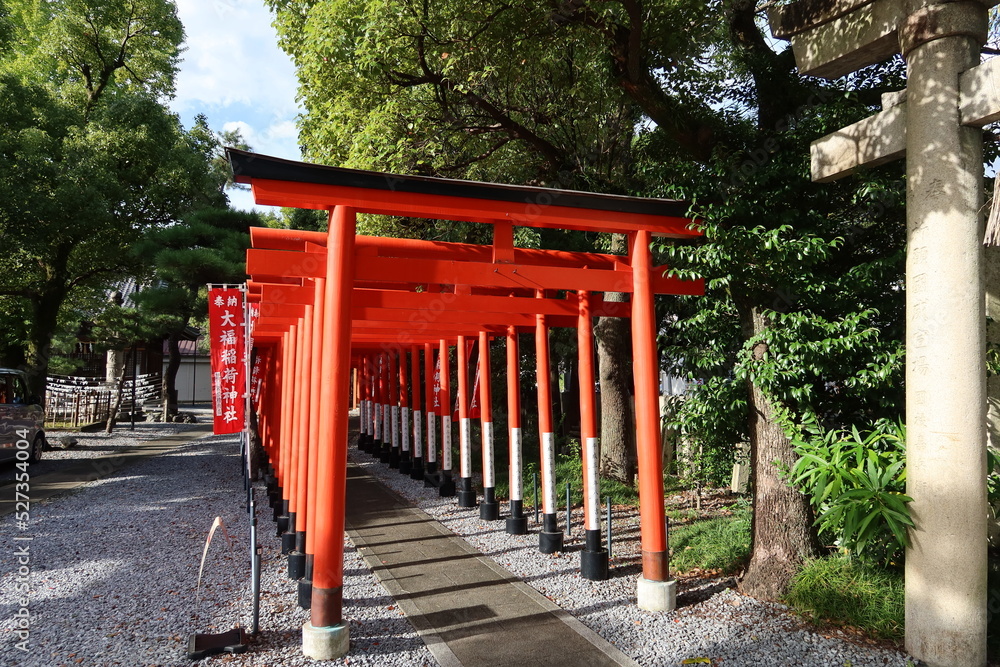 Japanese shrines and temples : the access to Ogaki-tenmangu Subordinare Shrine in the precincts of Ogaki-hachiman-jinjya Shrine in Ogaki City in Gifu Prefecture 日本の神社仏閣:岐阜県大垣市の大垣八幡神社境内にある大福稲荷神社への参道 Japanese shrines and temples : the access to Ogaki-tenmangu Subordinare Shrine in the precincts of Ogaki-hachiman-jinjya Shrine in Ogaki City in Gifu Prefecture 日本の神社仏閣:岐阜県大垣市の大垣八幡神社境内にある大福稲荷神社への参道