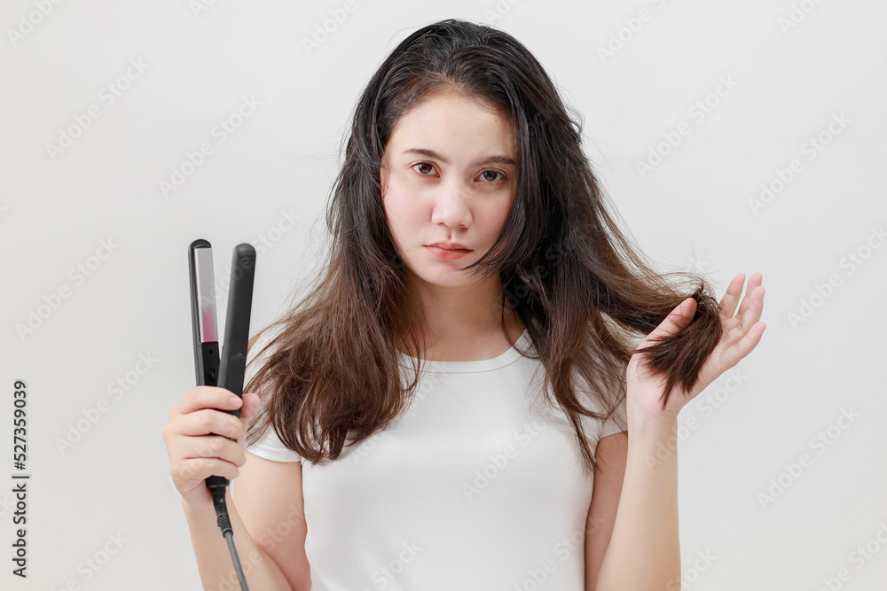 Asian women are worried about their damaged hair causing a lack of confidence. Hair loss treatment concept, damaged hair, beauty salon. Asian women are worried about their damaged hair causing a lack of confidence. Hair loss treatment concept, damaged hair, beauty salon.