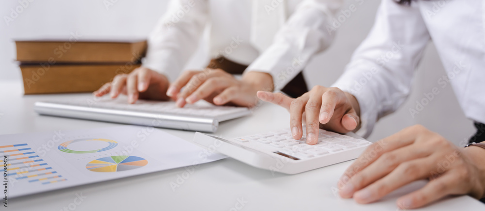 The financiers are calculating personal taxes for their customers. The financiers are calculating personal taxes for their customers.