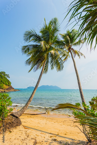 Fototapeta Naklejka Na Ścianę i Meble -  Beautiful tropical beach at island Koh Chang