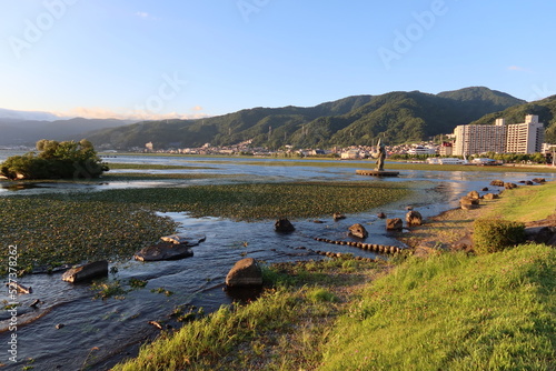 Japanese nature : Suwa-ko Lake in Suwa City in Nagano Prefecture　日本の自然：長野県諏訪市の諏訪湖 photo