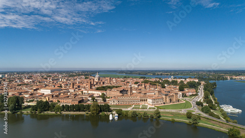 panorama aereo di mantova