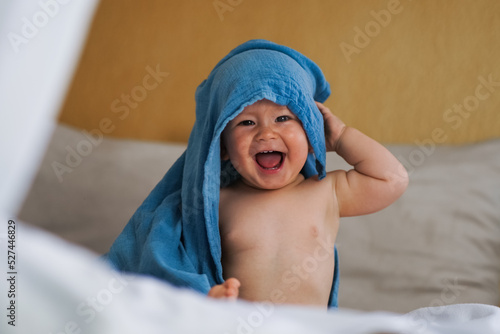 Tablou pe pânză mega cute naked almost one year old blond baby boy sitting & laughing at home on