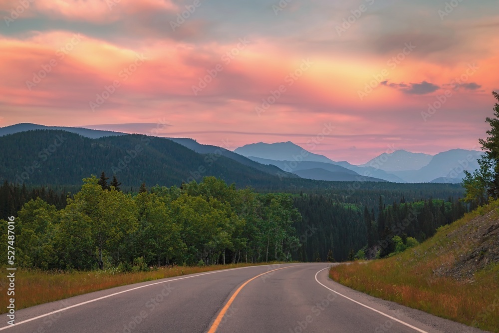 Naklejka premium Road Through The Kananaskis Mountains At Sunrise
