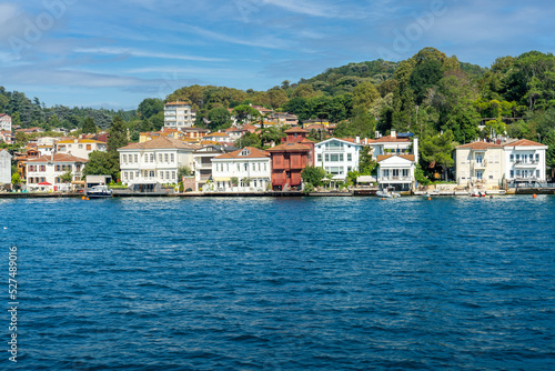 Views of various houses, (home)  mansions and nostalgic buildings from the sea on the Bosphorus, on the Asia side of Istanbul Fototapet