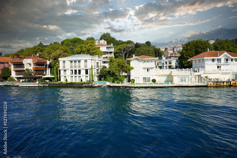 Obraz premium Views of various houses, (home) mansions and nostalgic buildings from the sea on the Bosphorus, on the Asia side of Istanbul. residence by the sea.