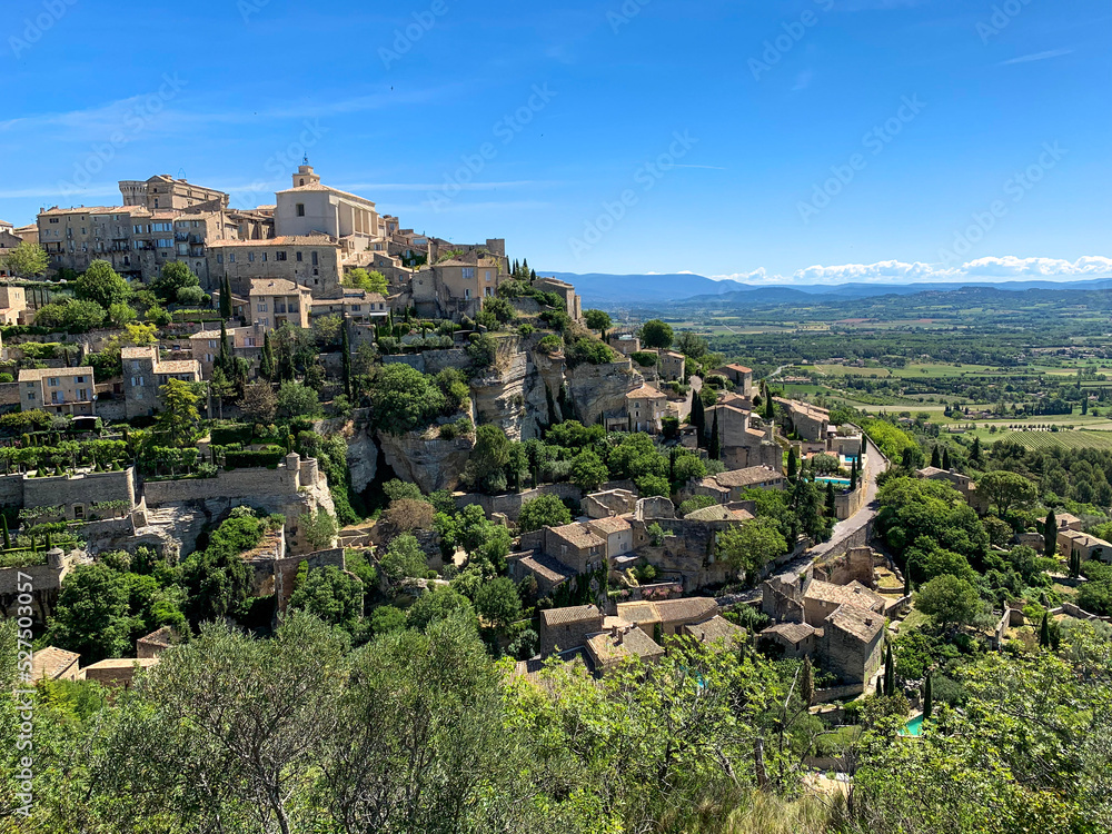 Fototapeta premium view of town of Gordes, French countryside