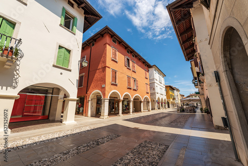 Main street in Spilimbergo downtown, called Corso Roma (Rome Street). Town of medieval origins, Pordenone province, Friuli-Venezia Giulia, Italy, southern Europe. © Alberto Masnovo
