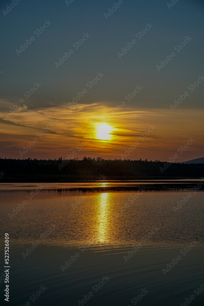 Obraz premium sunbeam reflected in water