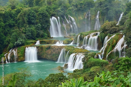 中国とベトナムにまたがるアジア最大の滝 徳天瀑布 / バンゾック滝 
