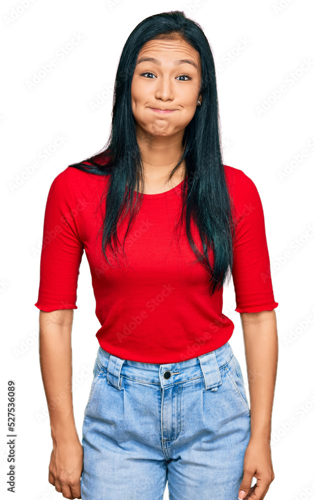 Obraz premium Beautiful hispanic woman wearing casual clothes puffing cheeks with funny face. mouth inflated with air, crazy expression.