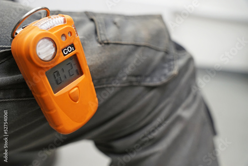 Obraz na płótnie Co2 safety personal portable gas monitor and detector attached to worker's trousers w salonie