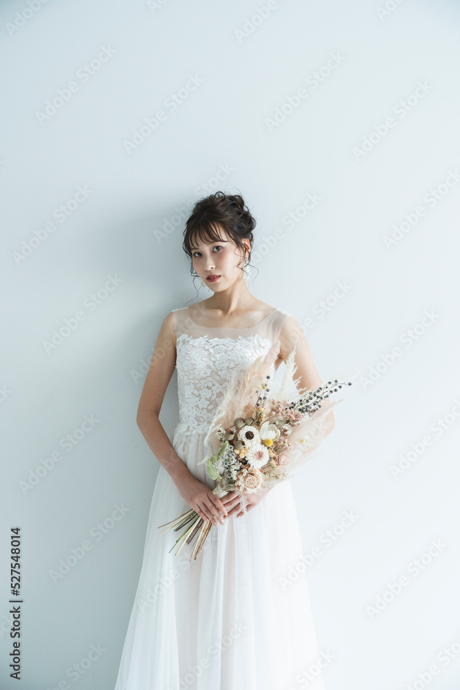 ウェディングドレスを着た花嫁 ウェディングドレスを着た花嫁