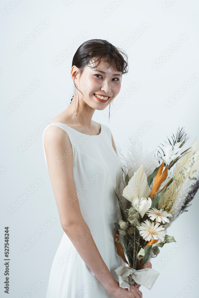 ウェディングドレスを着た花嫁