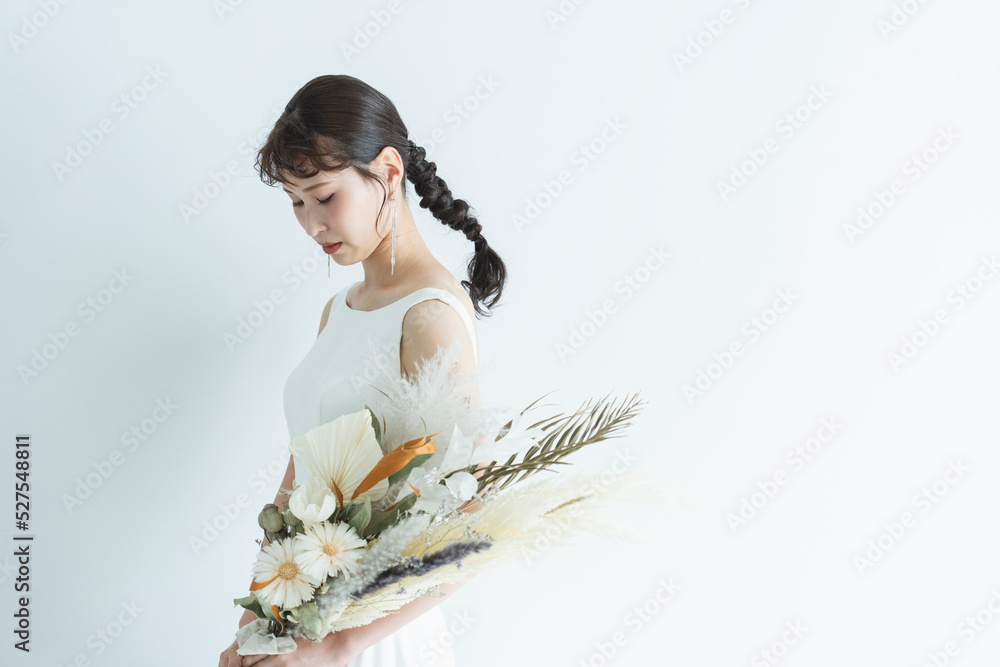 ウェディングドレスを着た花嫁