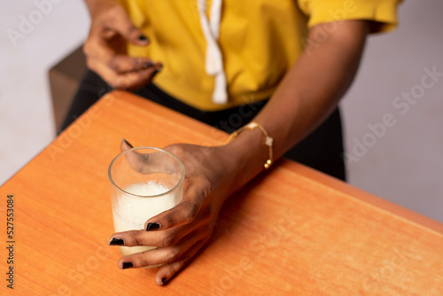 Billede på lærred african lady with upset stomach drinking a laxative