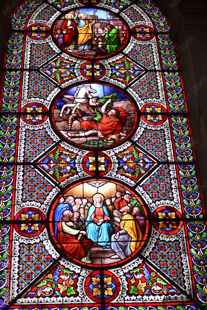 Les vitraux de l'église Saint Pierre de Macon en France
