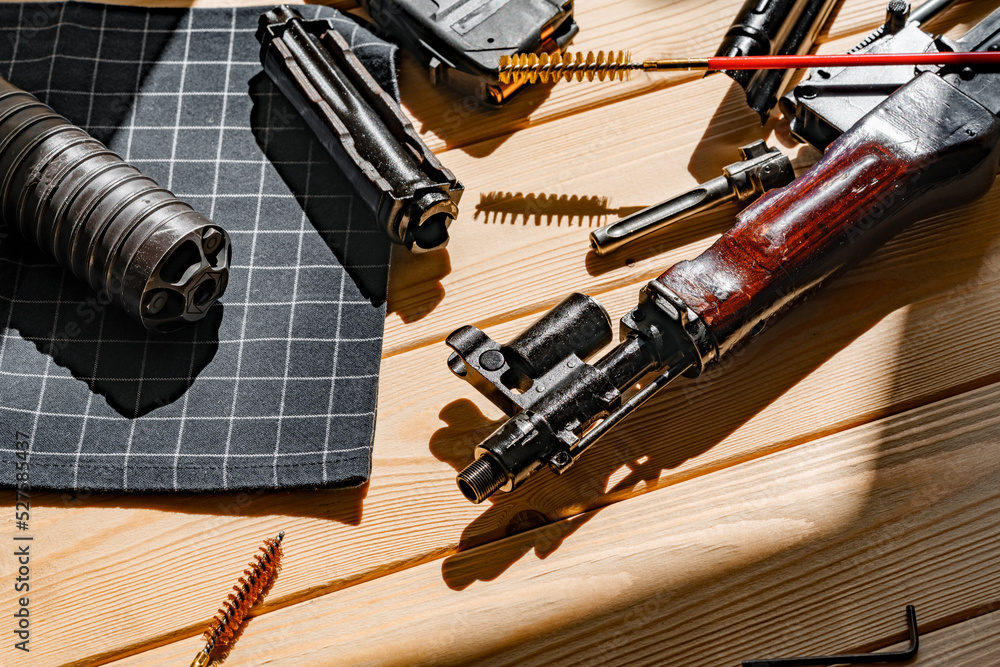 Gunsmith's working table for gun cleaning and maintaining Gunsmith's working table for gun cleaning and maintaining