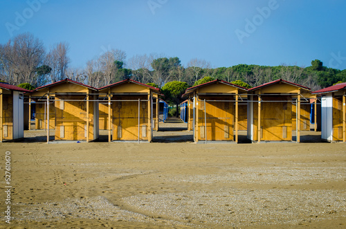 Le cabine di uno stabilimento balneare del Lido di Venezia chiuse per la stagione invernale