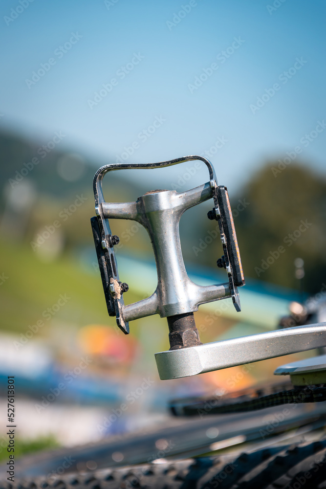 Obraz premium detail of a bicycle pedal with a blurry background