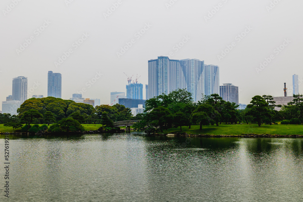 Fototapeta premium 浜離宮恩賜公園の景色