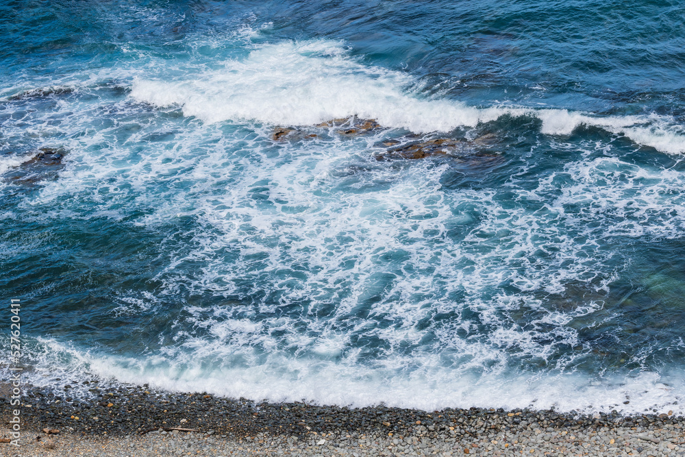 Fototapeta premium 日本の渚百景 島武意海岸 積丹ブルーの波打ち際