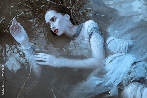 Foto attractive water nymph