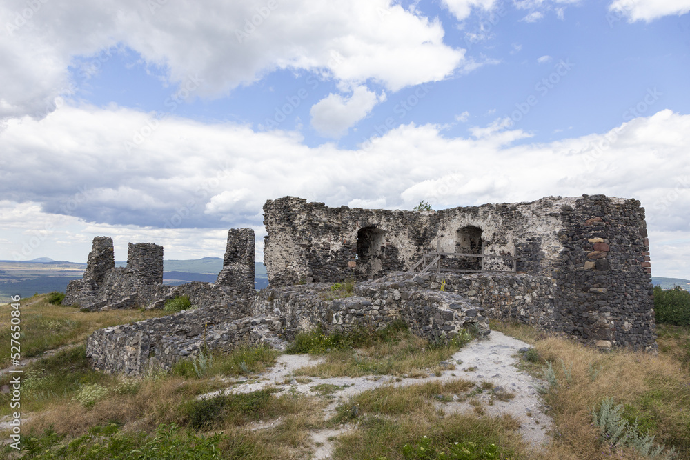 Ruinnen einer Burg aus dem Mittelalter