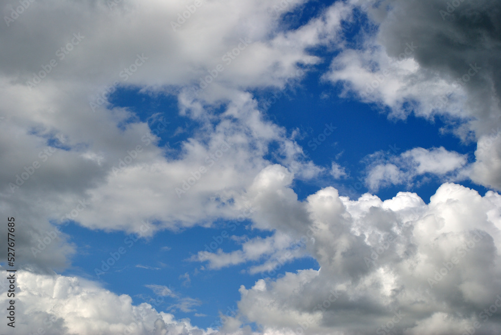 Naklejka premium Cloudscape of White Clouds and Blue Sky 