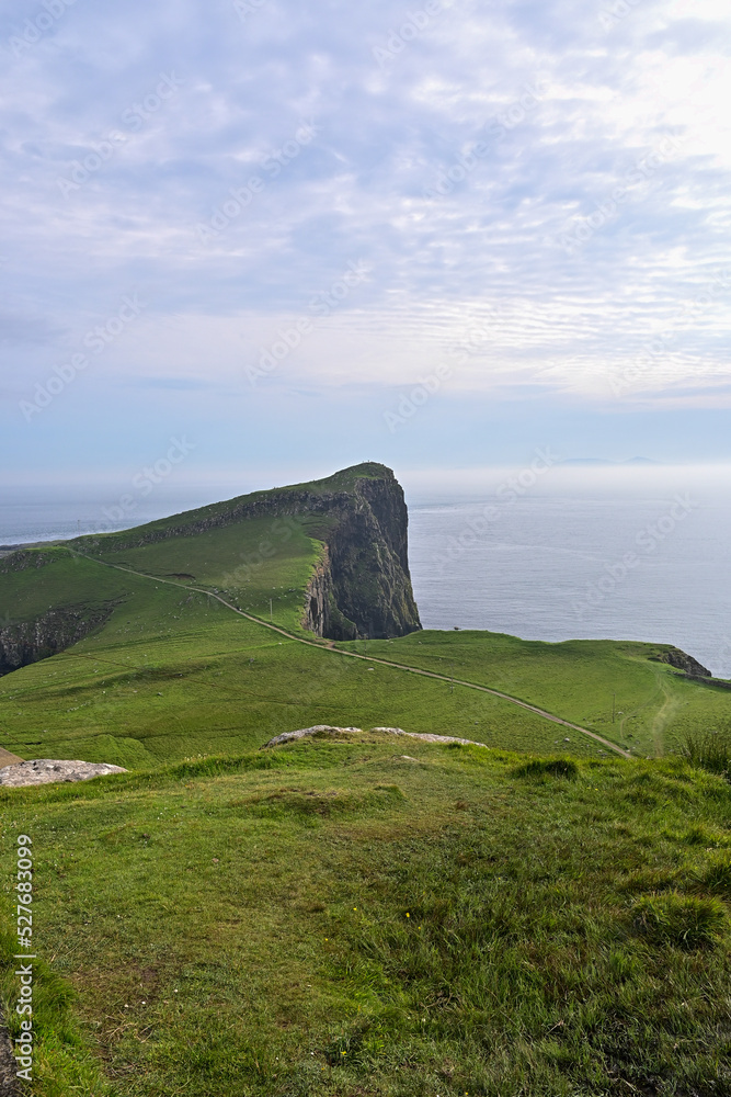 Neist Point Leuchtturm auf der Isle of Skye, Schottland mit Steilklippen
