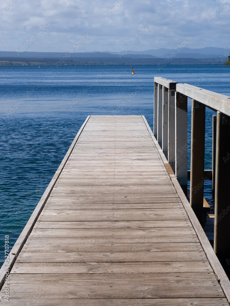 Obraz premium Jetty InTo Lake Taupo Acacia Bay