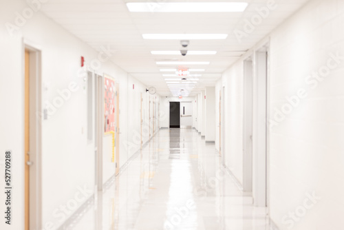 students in a school hallway  long corridor (ID: 527709288)