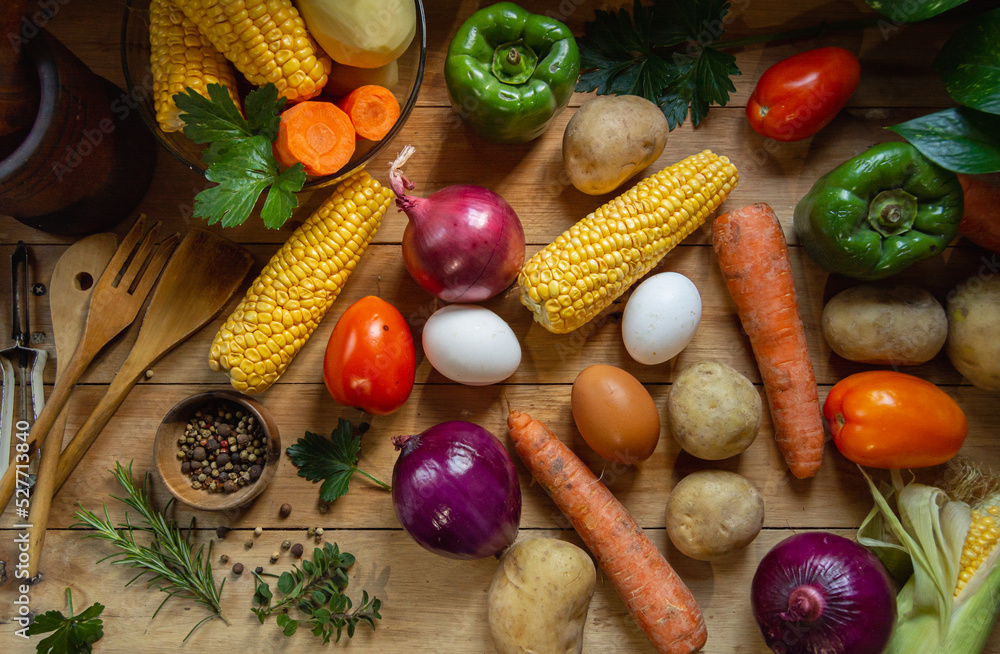 verduras frescas de todo tipo, alimentos totalmente saludables listas para  cocinar Stock Photo