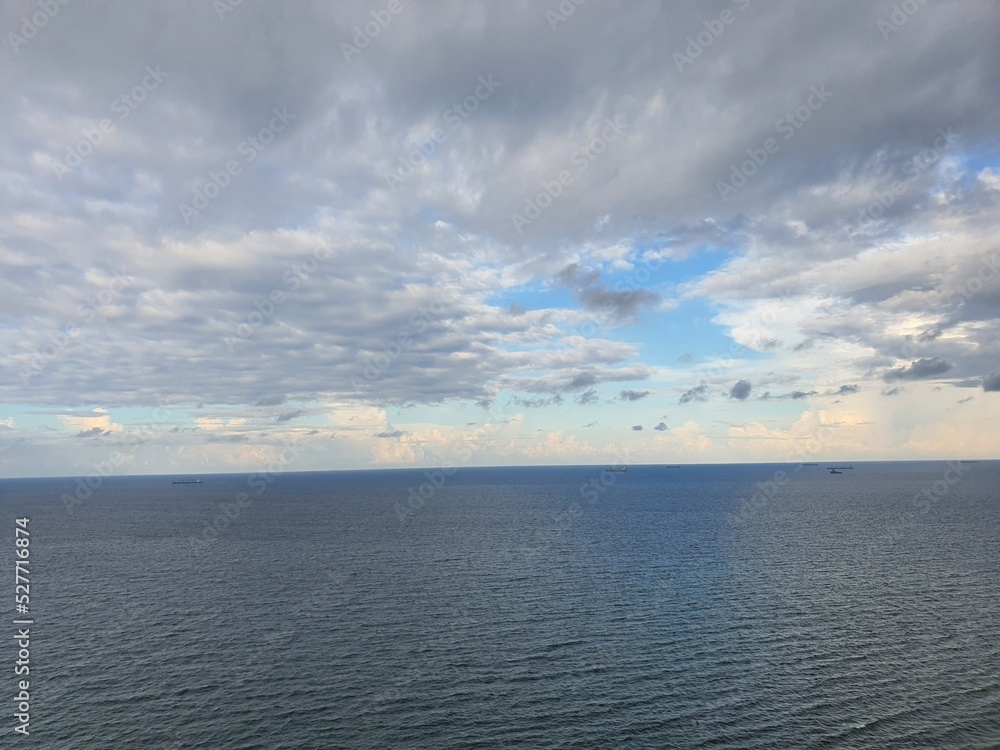 Fototapeta premium clouds over the sea