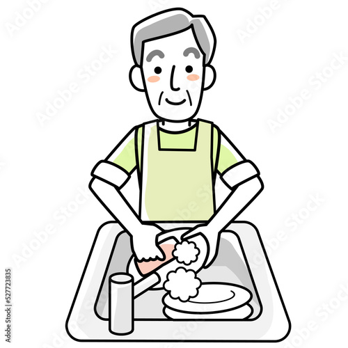 エプロンを着けて食器洗いをするシニア男性