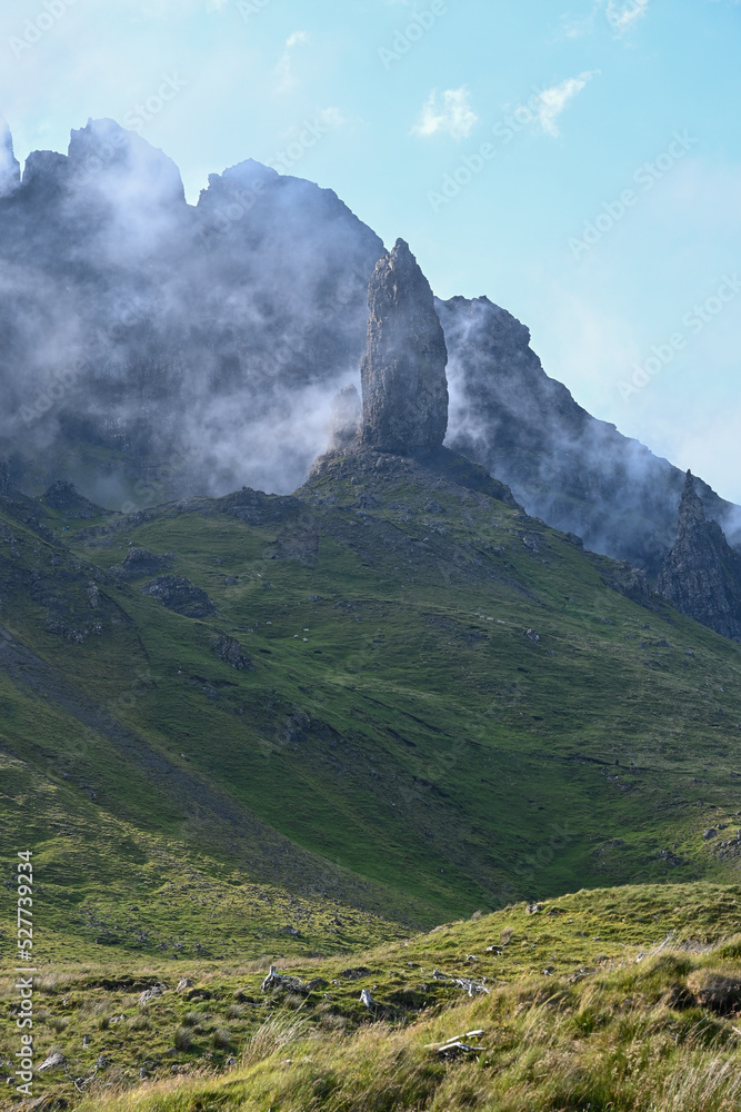 Old Man of Storr Felsnadel in Wolken, Isle of Skye, innere Hybriden, Schottland