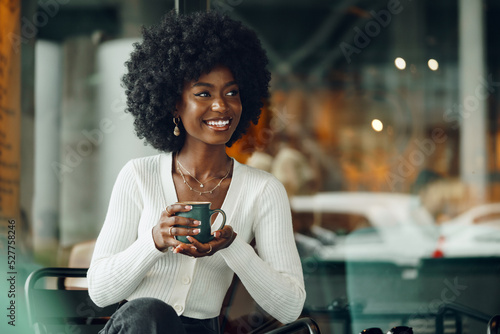 Fotografia, Obraz Young afro woman taking break and drinking coffee in cafe