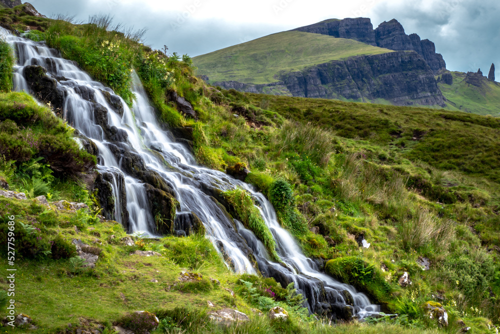 
Keywords (25)	
isle of skye, scotland, the storr, highlands, portree, bride's veil falls, mountains, grasslands, mountain in the clouds, summer, northern, north, scotish, united kingdom, road trip, d
