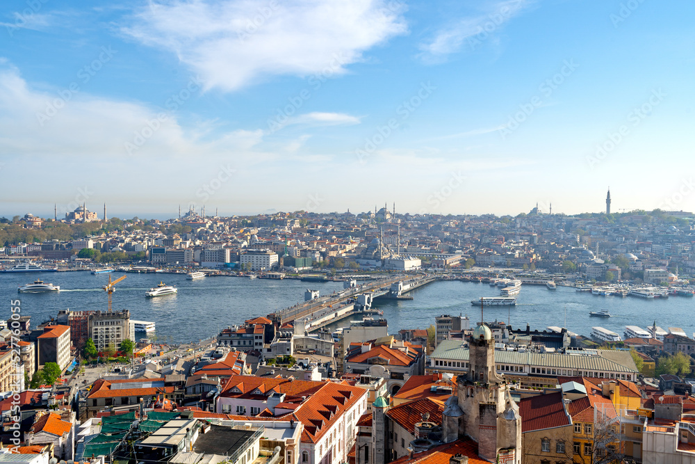 Obraz premium Aerial view of Istanbul historical district on sunny day