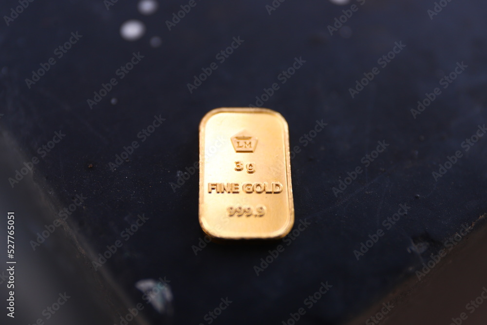Fine gold bar (goldbar) weighing 3 grams Stock Photo | Adobe Stock