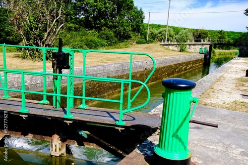 ECLUSE CANAL NIVERNAIS NIEVVRE photo