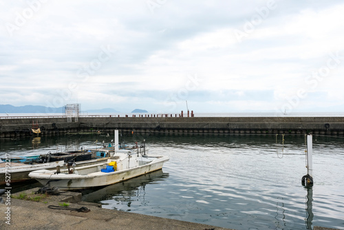 琵琶湖の港に係留された漁船 © y.tanaka